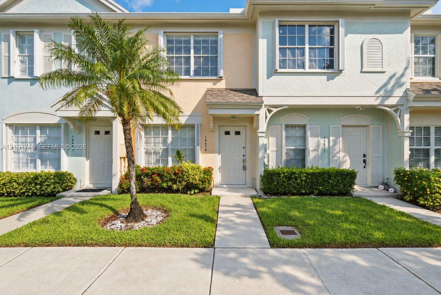16679 Hemingway Dr, Weston FL 33326