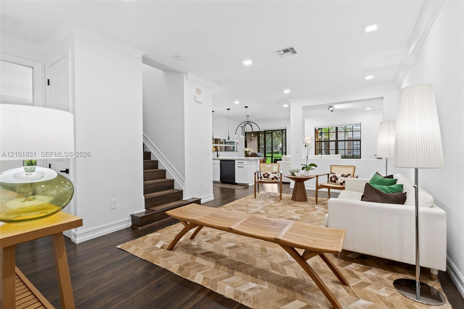 124 W Riverwalk Cir W, Plantation FL 33325