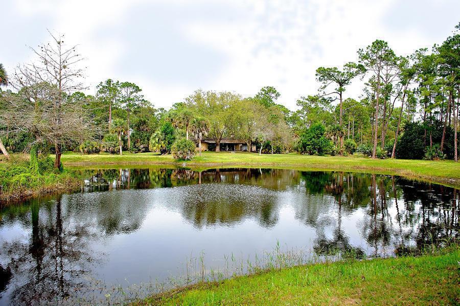 2833 F Road, FL 33470