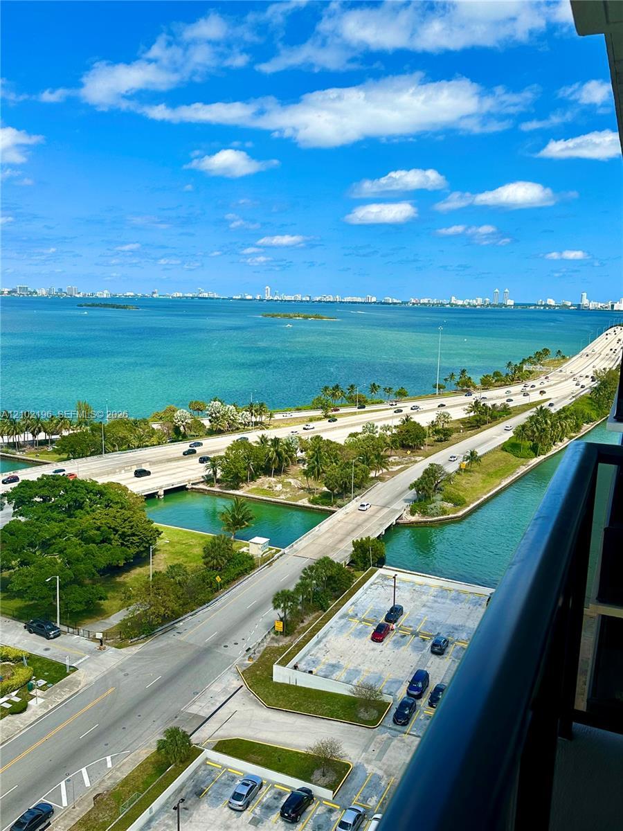 600 NE 36th St # 2015, Miami FL 33137