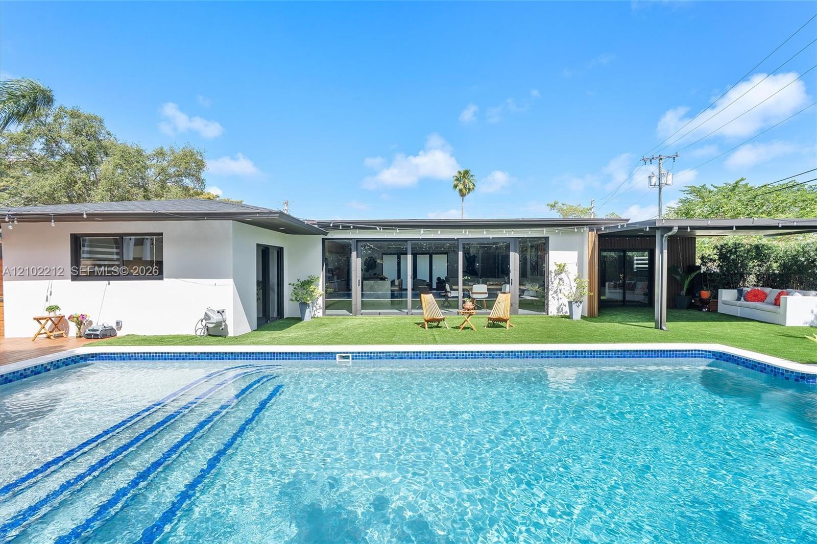 4000 N Circle Dr, Hollywood FL 33021