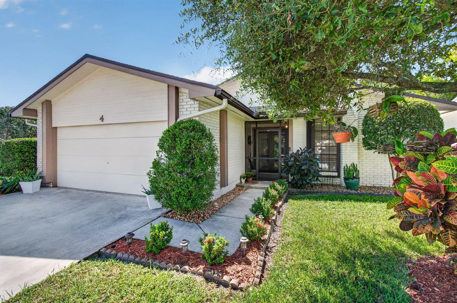 4 Fawlkland Circle, Boynton Beach FL 33426