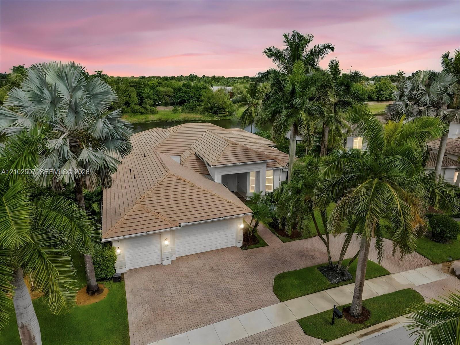 1378 Victoria Isle Dr, Weston FL 33327