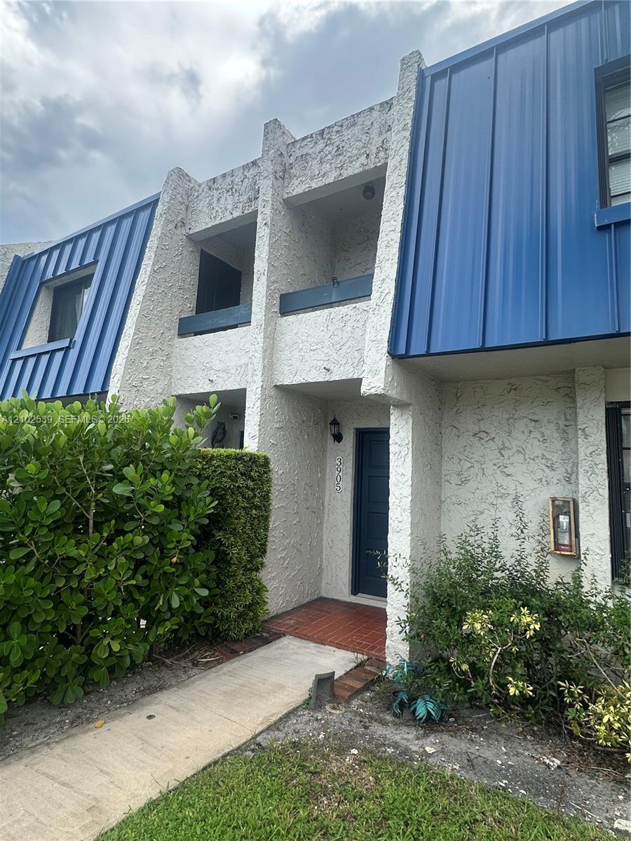 3905 Sheridan St, Hollywood FL 33021