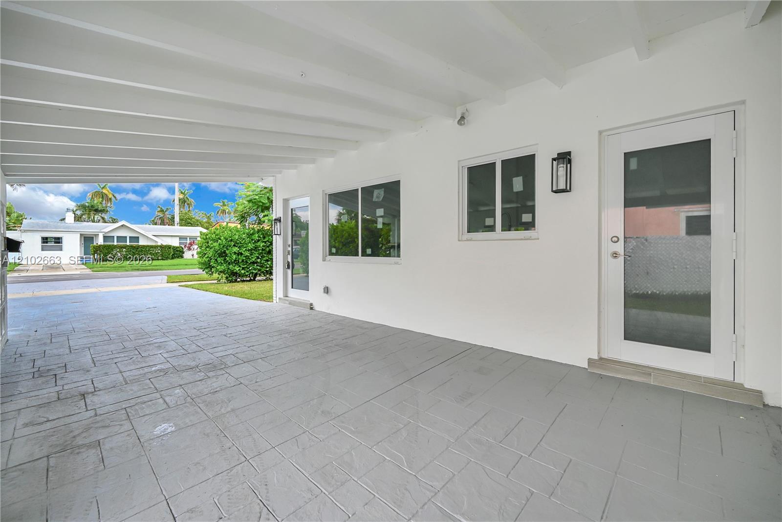 1018 NE 7th St, Hallandale Beach FL 33009