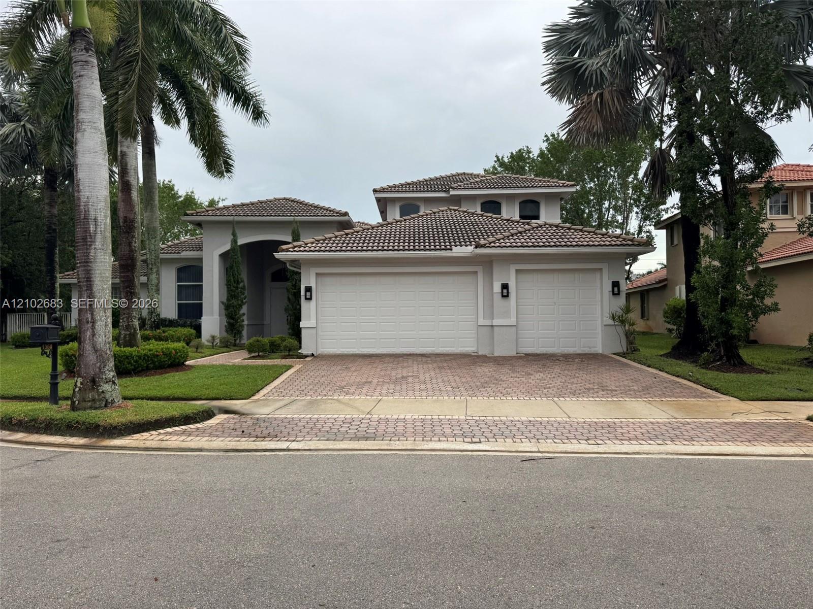 1360 Victoria Isle Dr, Weston FL 33327