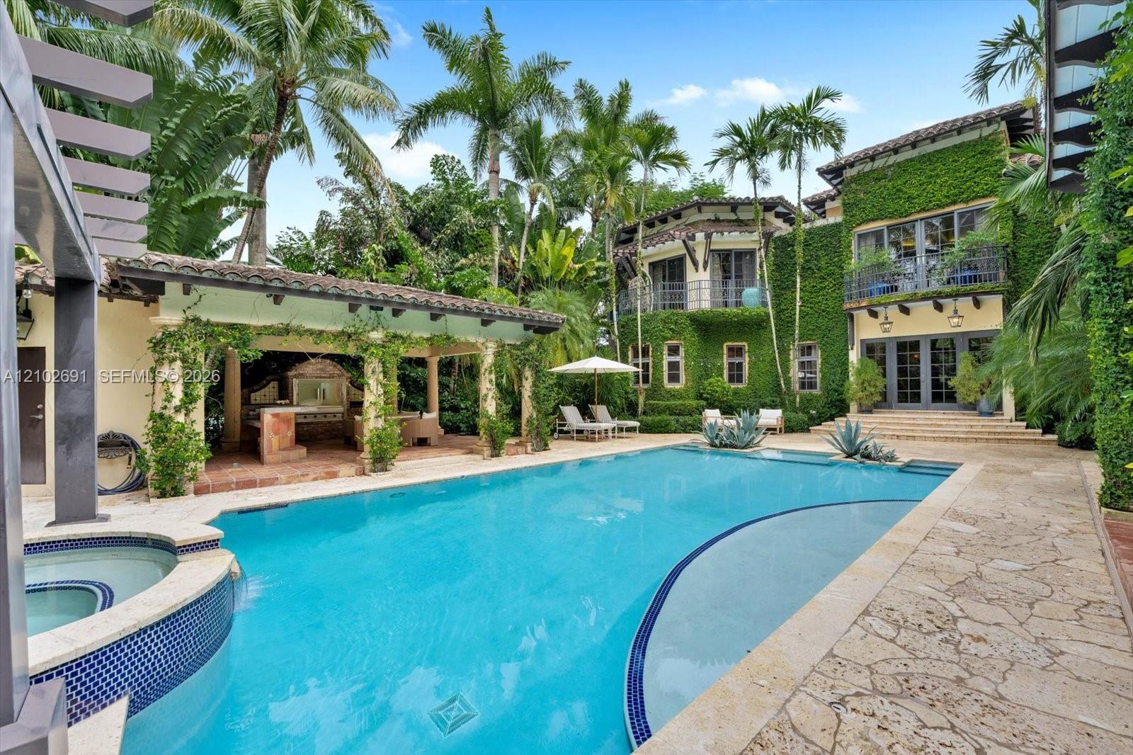 5746 SW 100th St, Pinecrest FL 33156