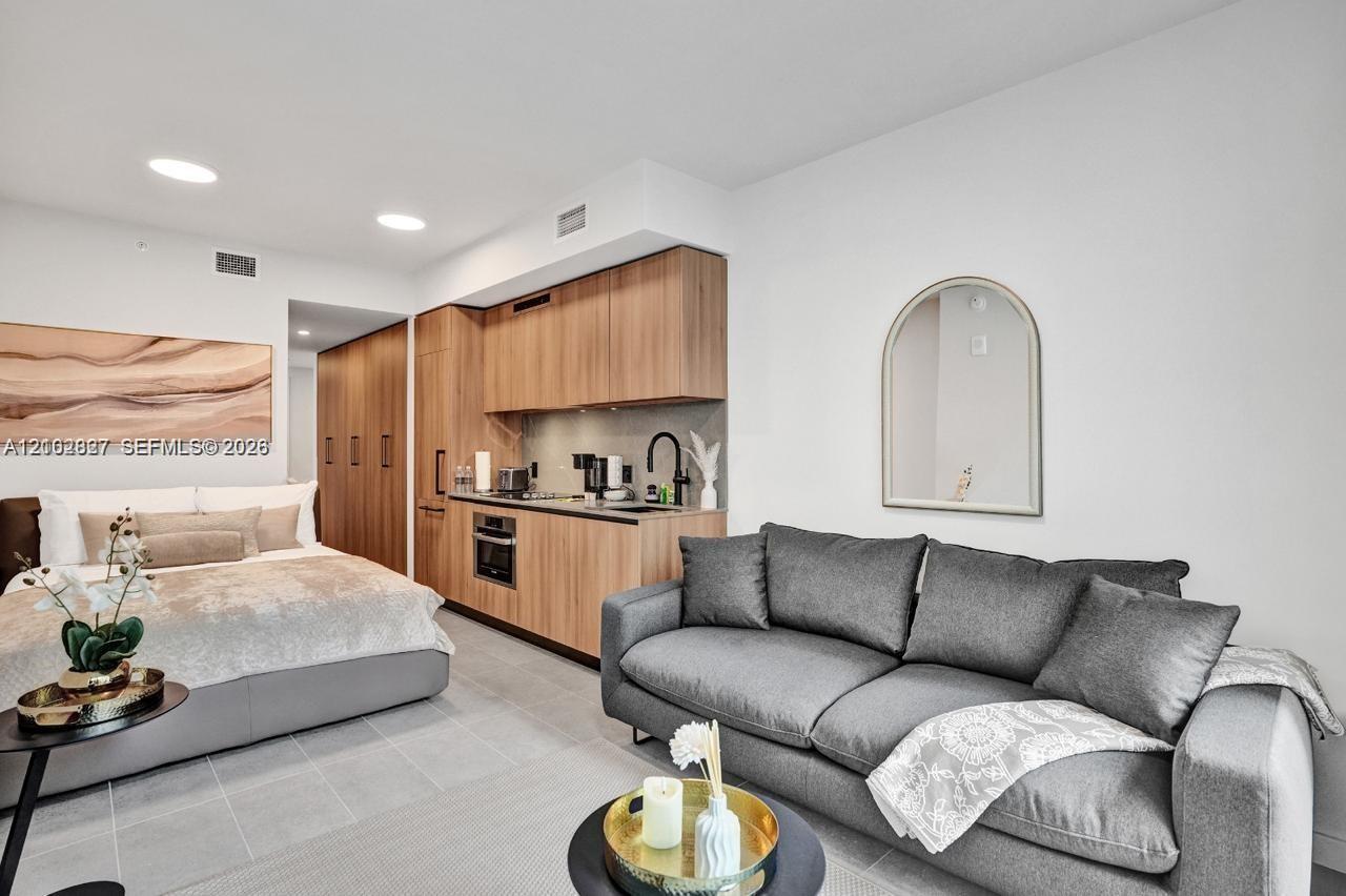 121 NE 5th St # 512A, Miami FL 33132