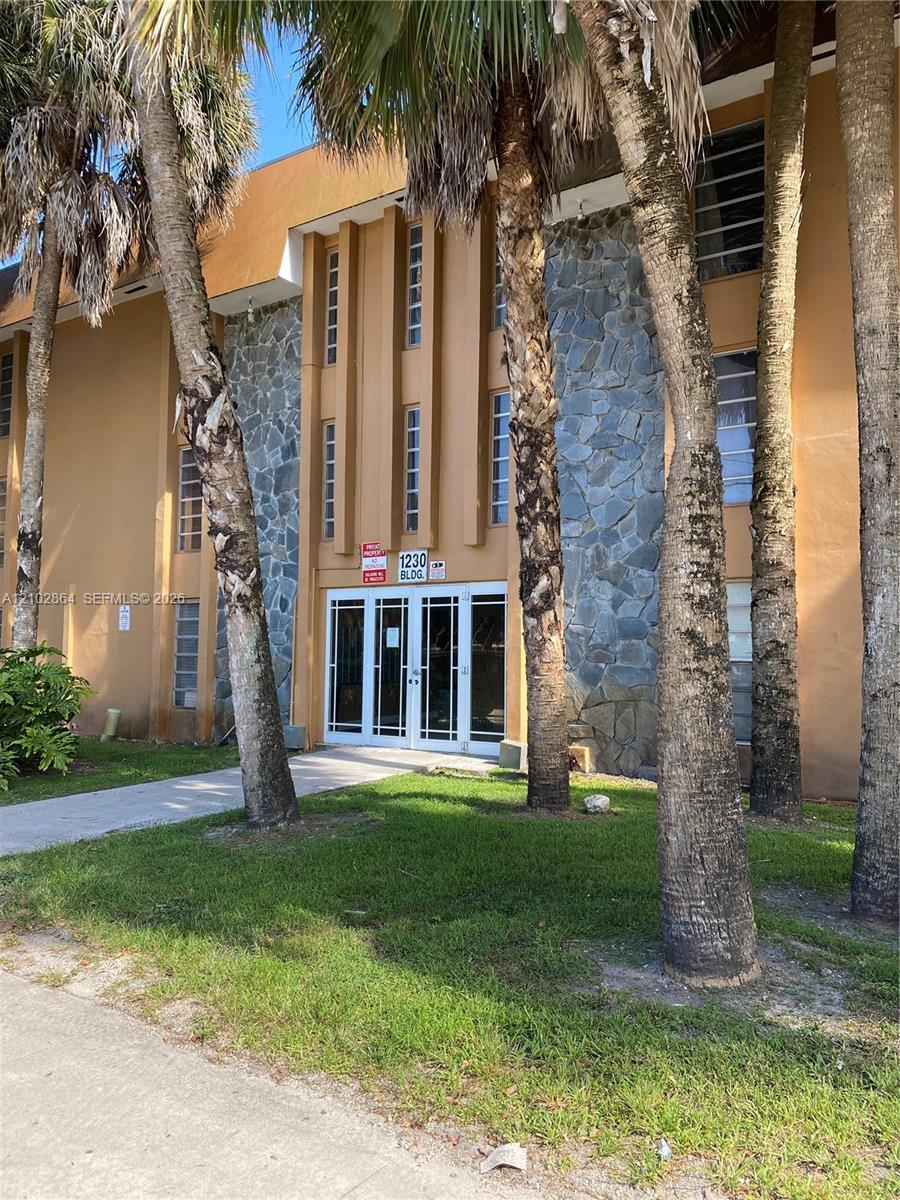 1230 W 54th St # 221A, Hialeah FL 33012
