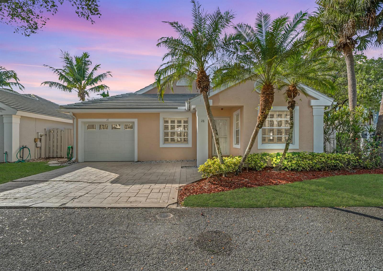 28 Governors Court, Palm Beach Gardens FL 33418