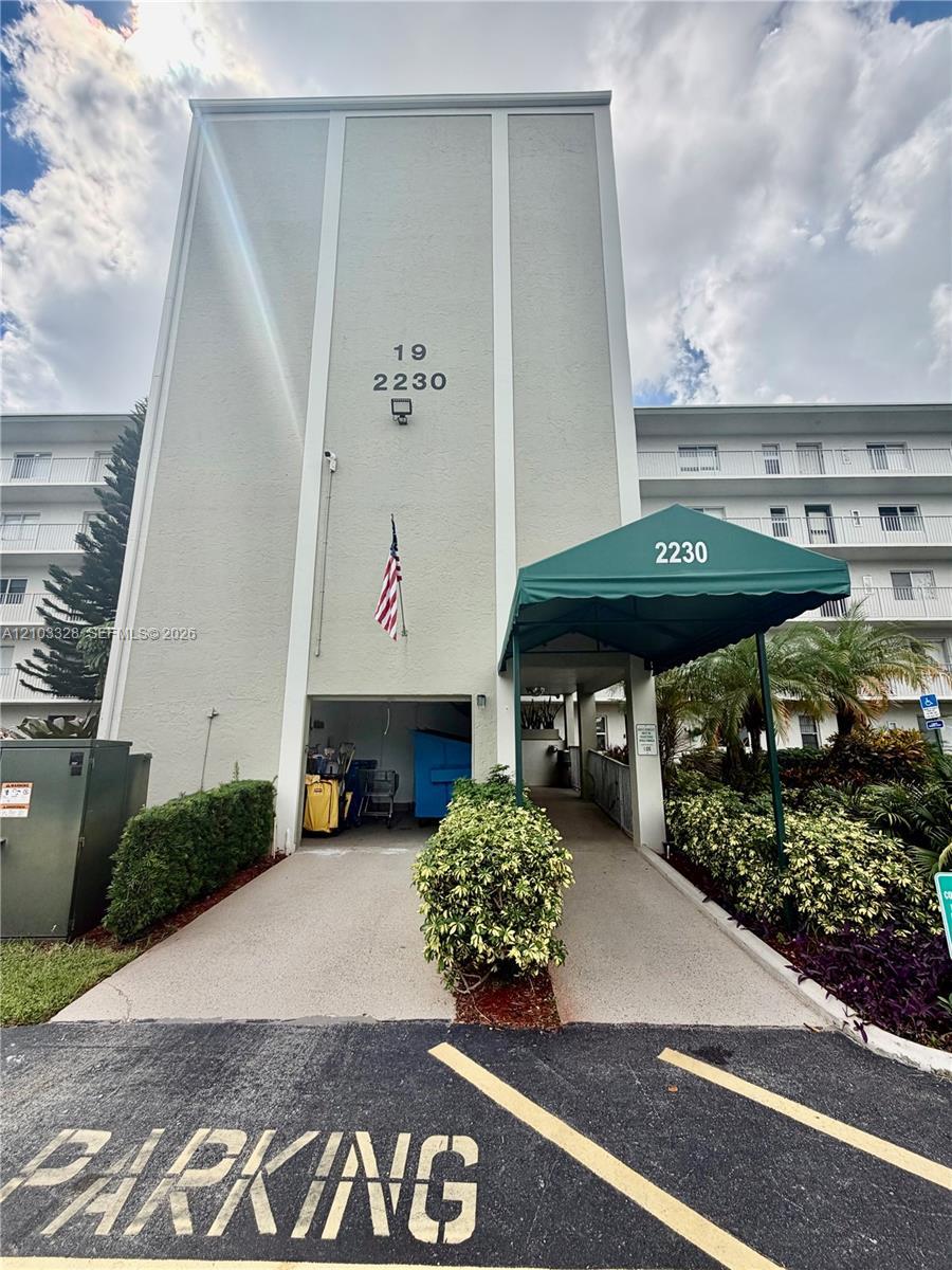 2230 N Cypress Bend Dr # 308, Pompano Beach FL 33069