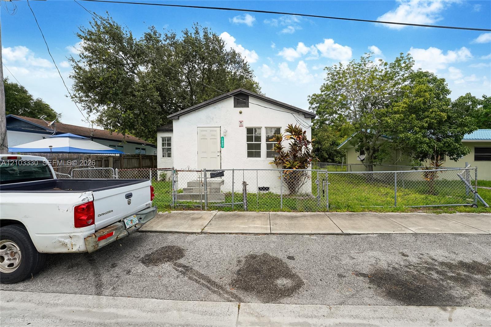 1053 NW 55th St, Miami FL 33127