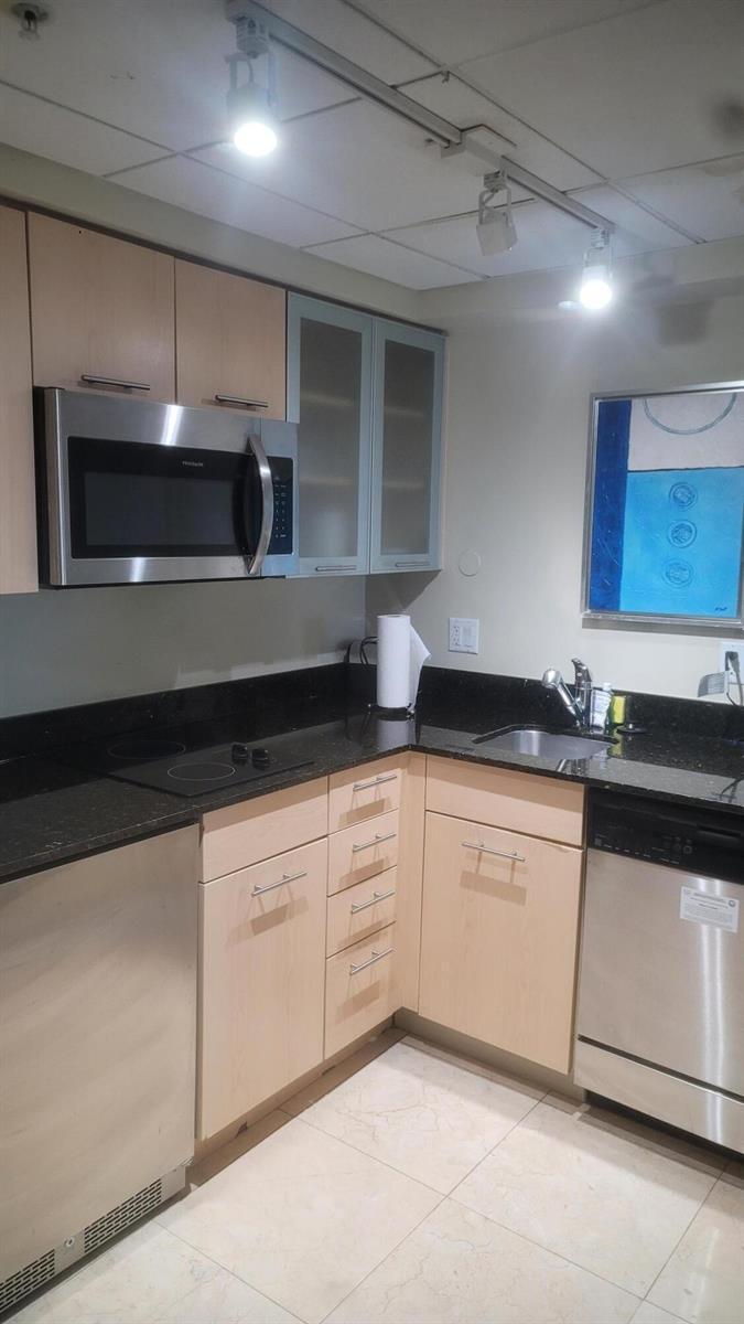 2670 E Sunrise Boulevard, Fort Lauderdale FL 33304
