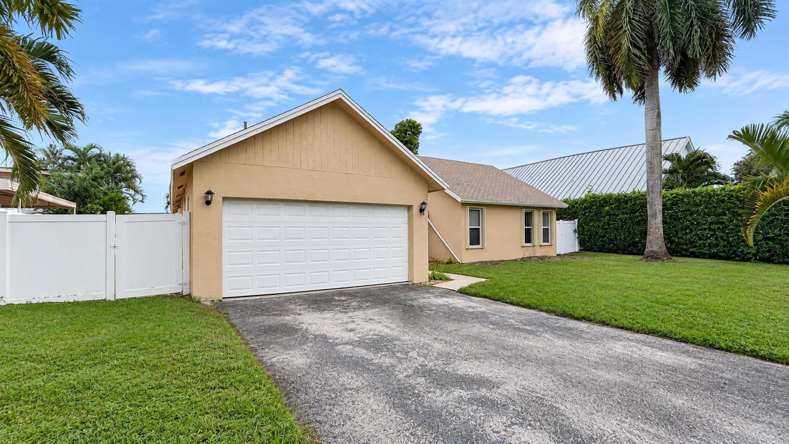 118 MOHIGAN Circle, Boca Raton FL 33487