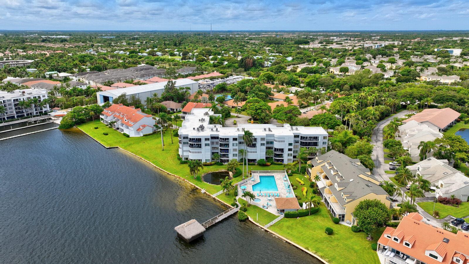8200 LAKESHORE Drive # 2010, Hypoluxo FL 33462