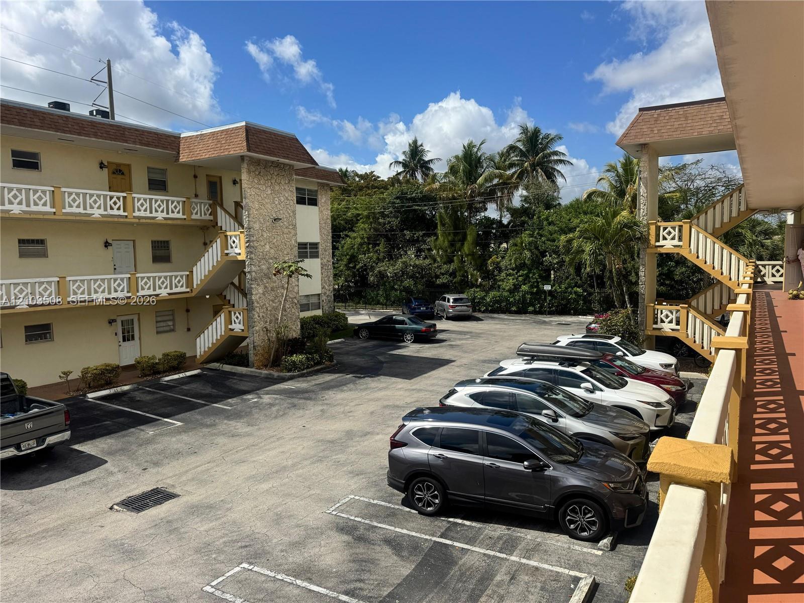5121 W Oakland Park Blvd # 202, Lauderdale Lakes FL 33313