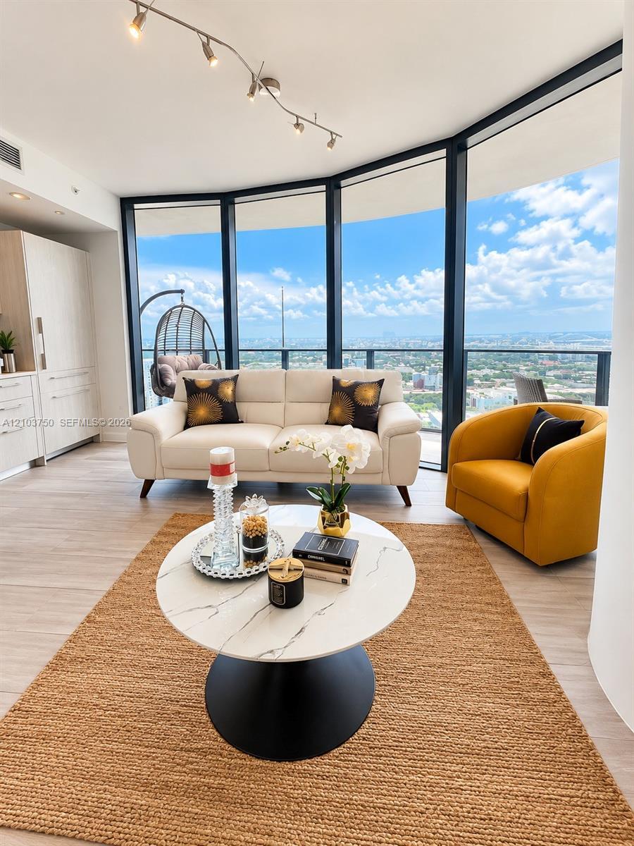 55 SW 9th St # 3308, Miami FL 33130