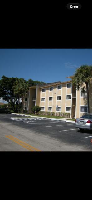 211 PALM Circle E, Pembroke Pines FL 33025