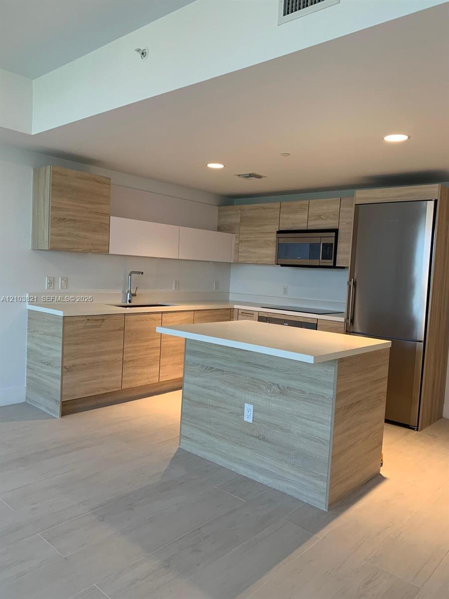 16385 Biscayne Blvd # 2302, North Miami Beach FL 33160