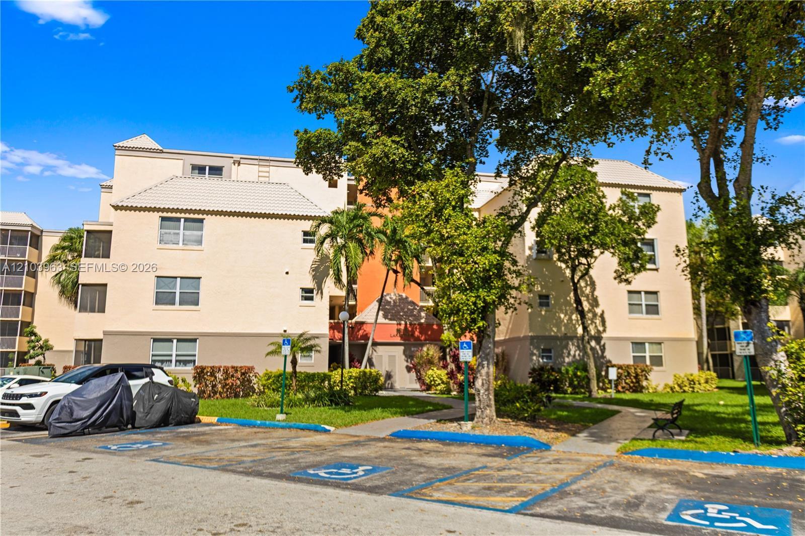8215 Lake Dr # 502, Doral FL 33166