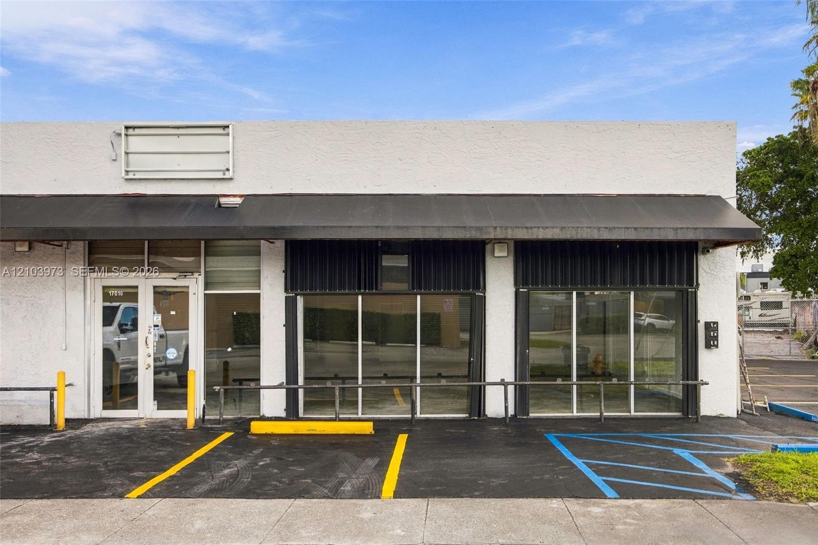 17030 S Dixie Hwy, Palmetto Bay FL 33157