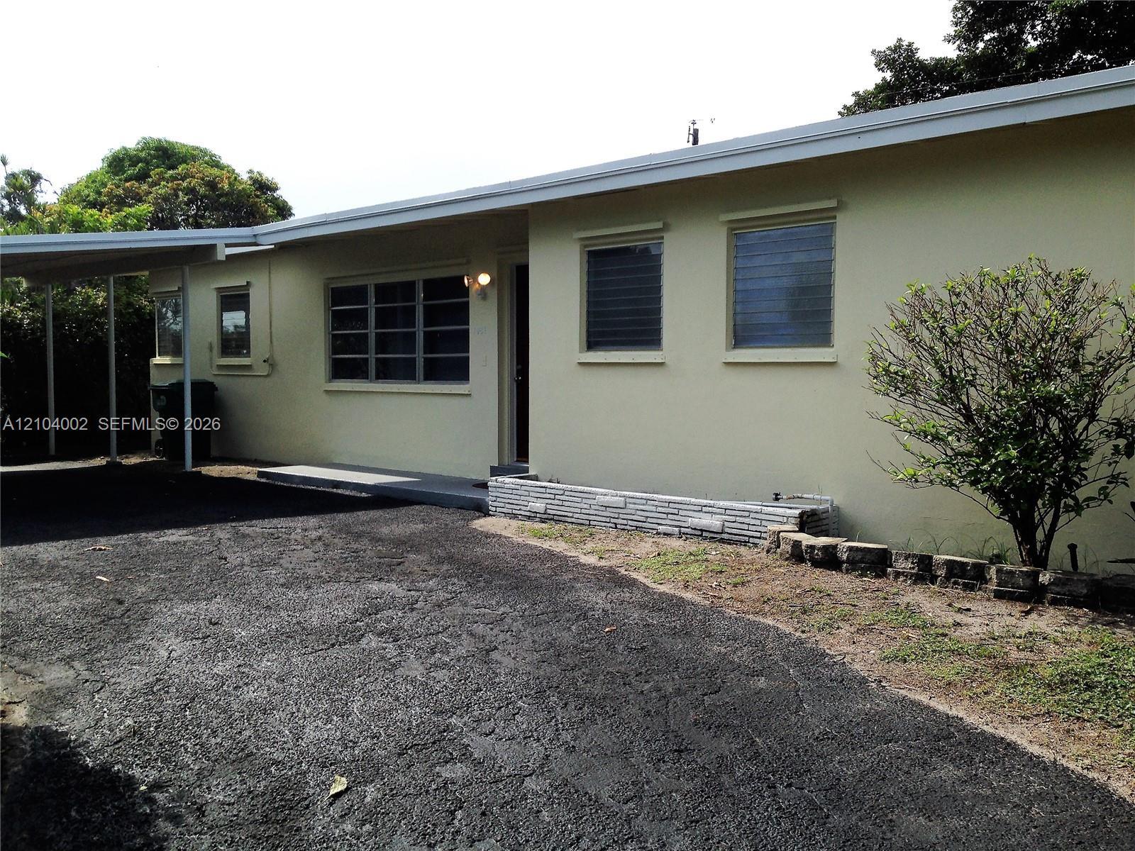 1431 NE 202nd St, Miami FL 33179
