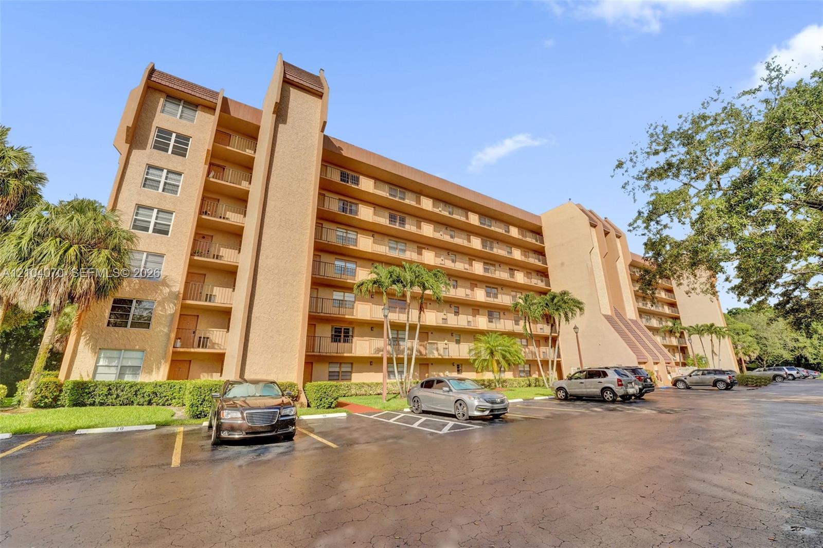 3001 W Rolling Hills Cir # 702, Davie FL 33328