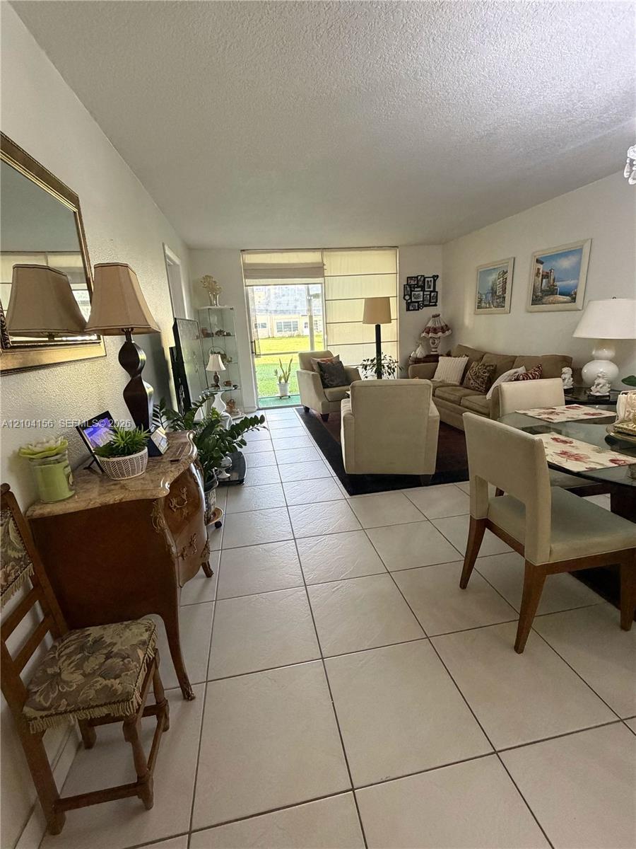 8880 Sunrise Lakes Blvd # 101, Sunrise FL 33322