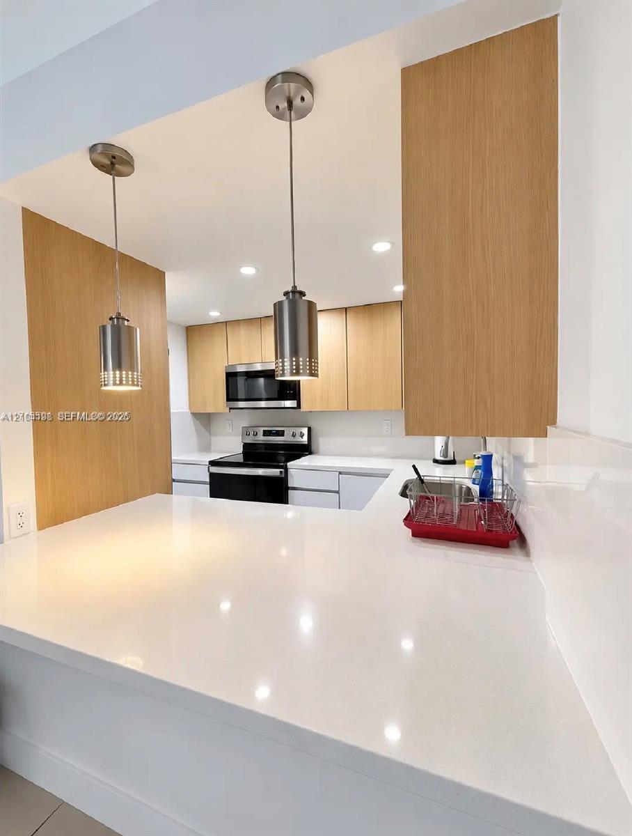 4550 NW 9th St # 102E, Miami FL 33126