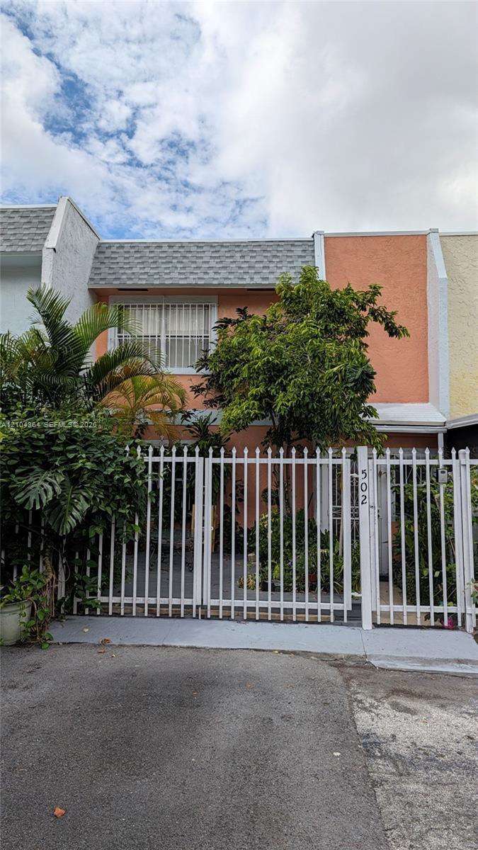 502 NW 11th St, Miami FL 33136