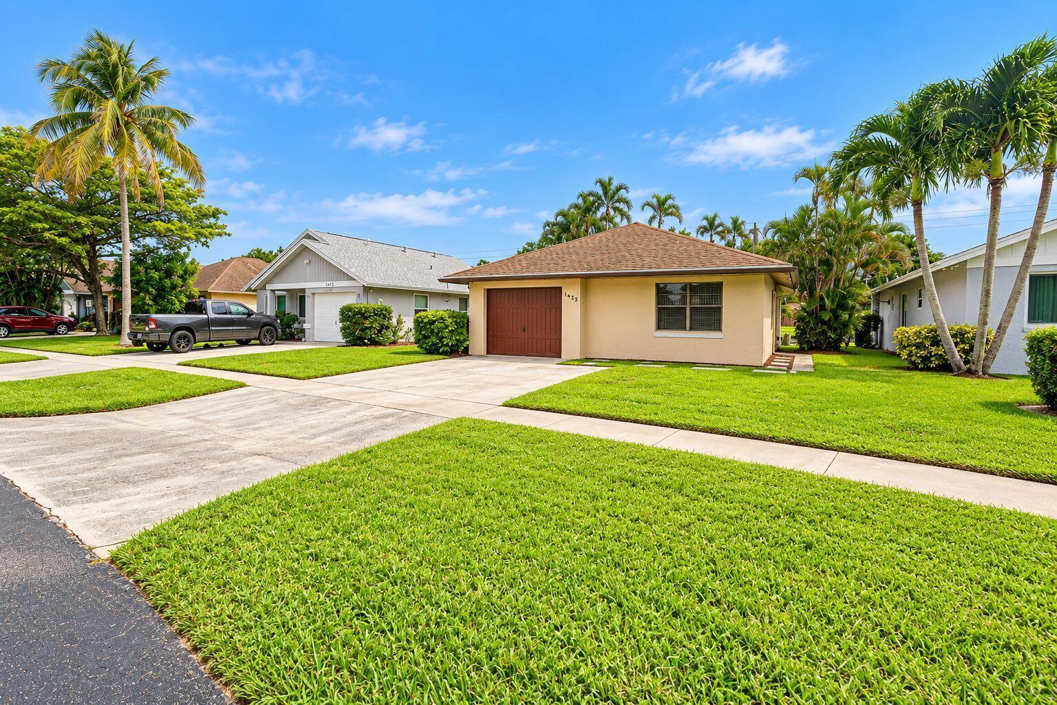 1435 S Summit Run Circle, West Palm Beach FL 33415
