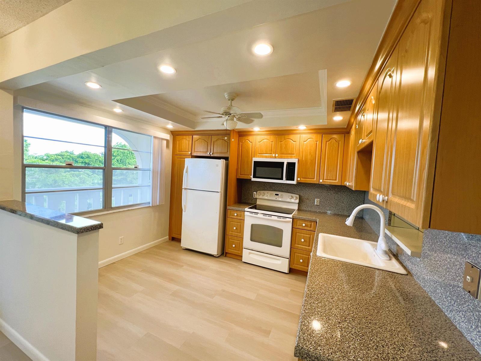 2403 Antigua Circle # J4, Coconut Creek FL 33066