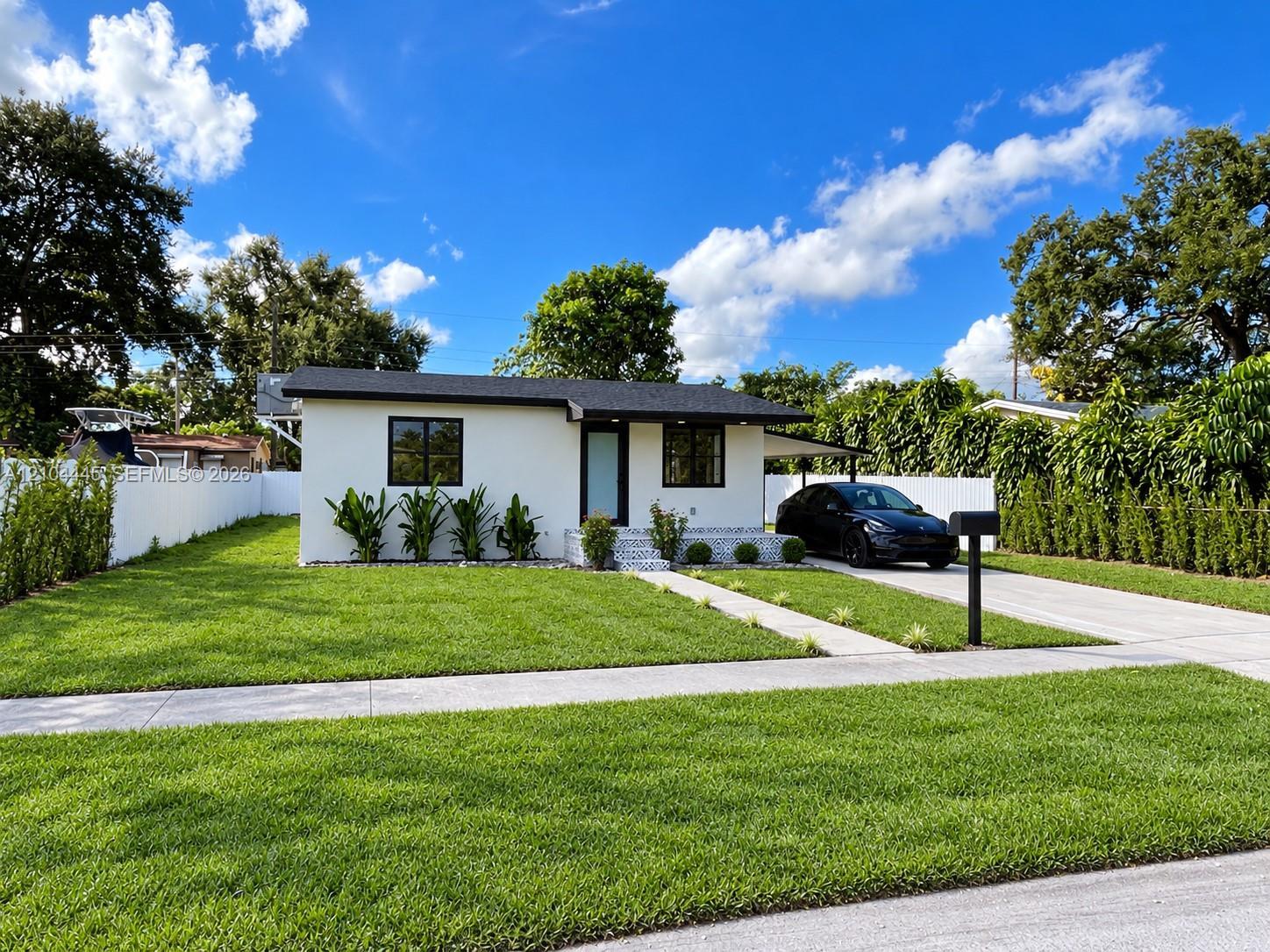 6420 Franklin St, Hollywood FL 33024