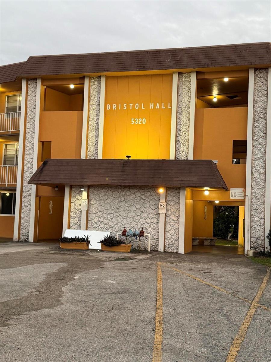5320 NW 11TH Street # 205, Plantation FL 33313