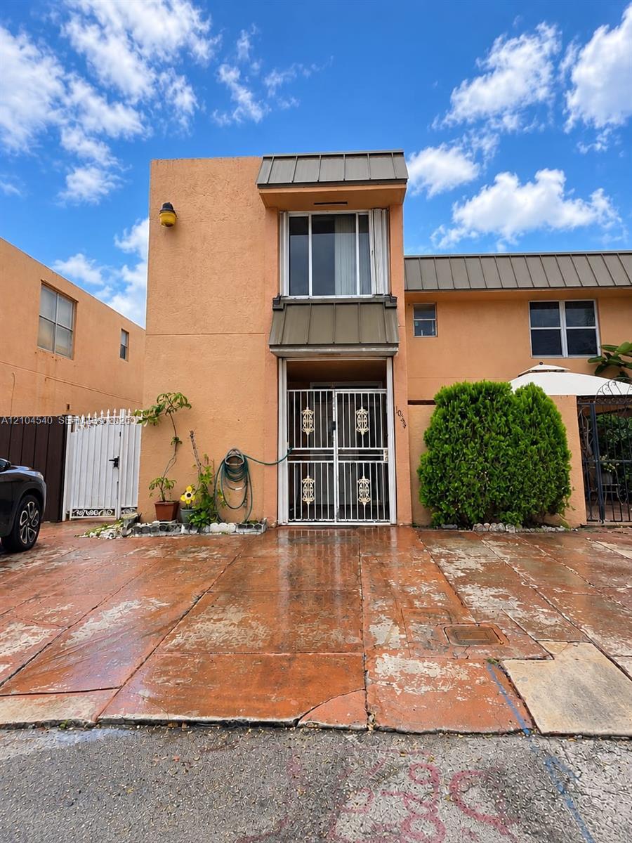 1064 W 42nd St # 9, Hialeah FL 33012