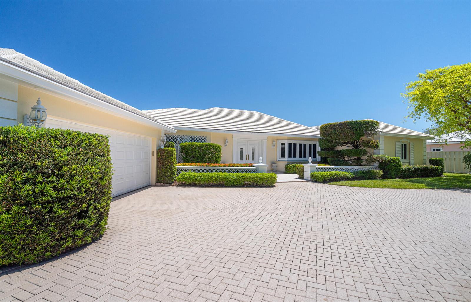 57 CAYUGA Road, Sea Ranch Lakes FL 33308