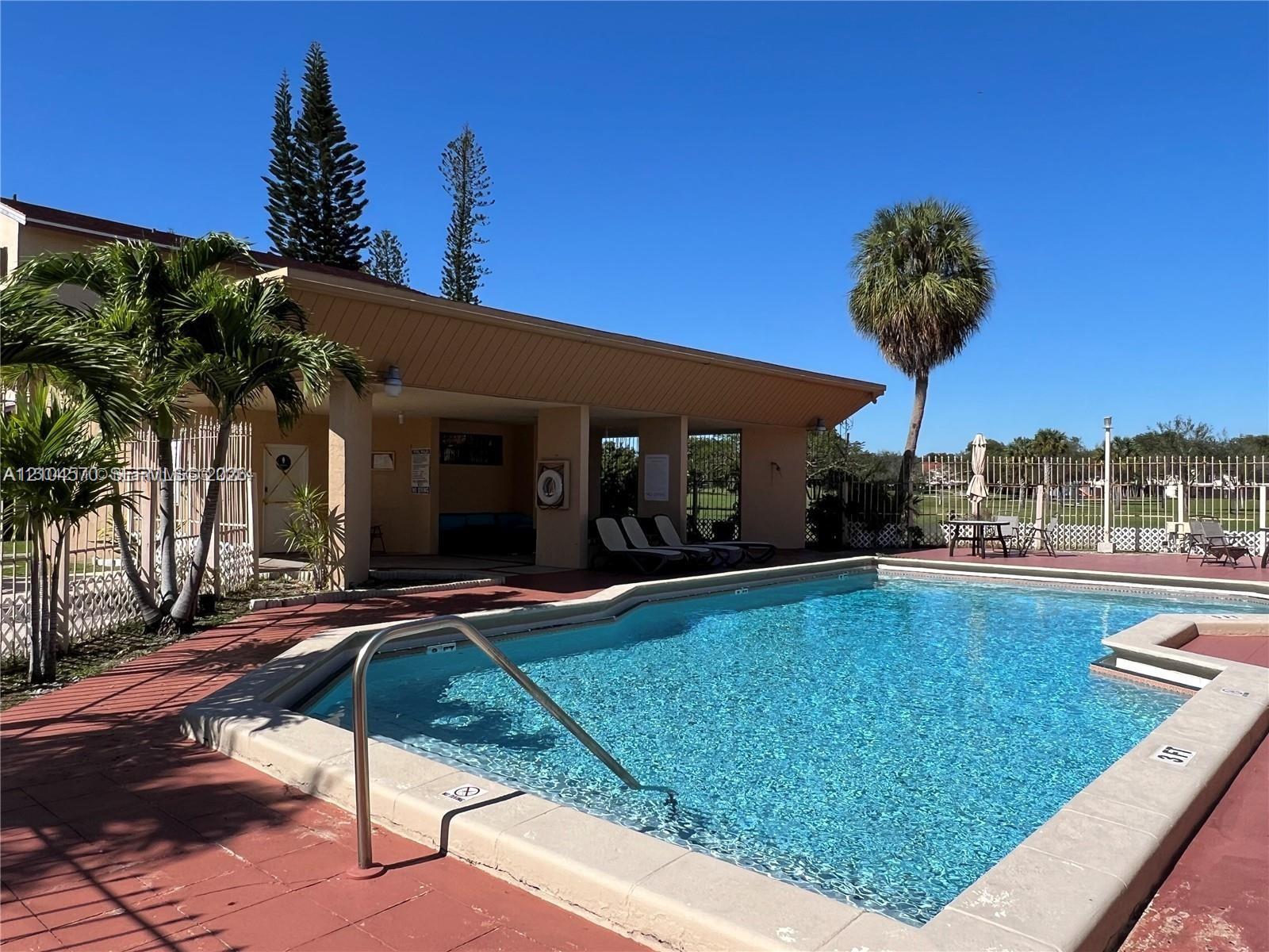 341 W Park Dr # 15, Miami FL 33172