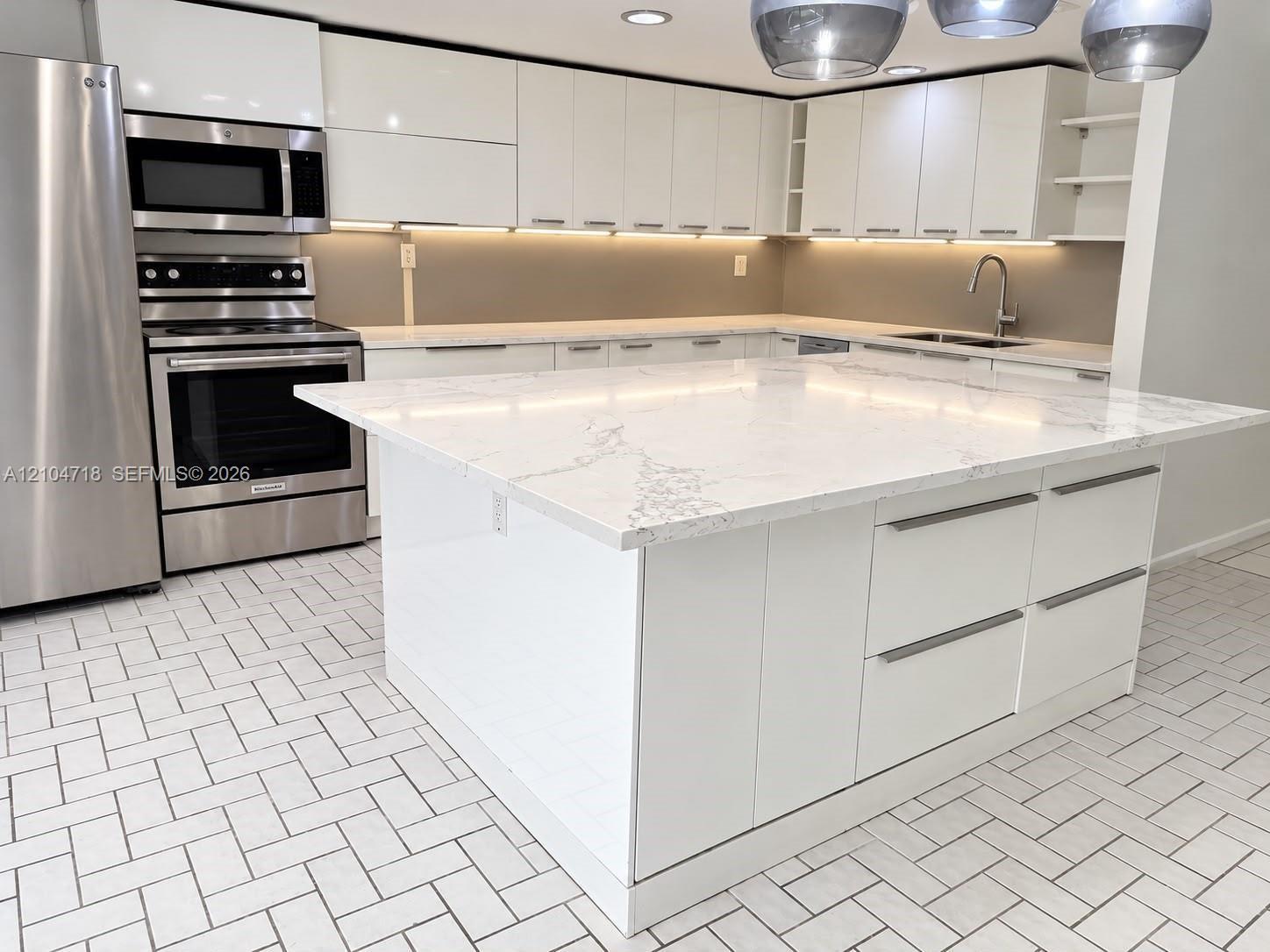 712 NE 26th Ave # 712, Hallandale Beach FL 33009
