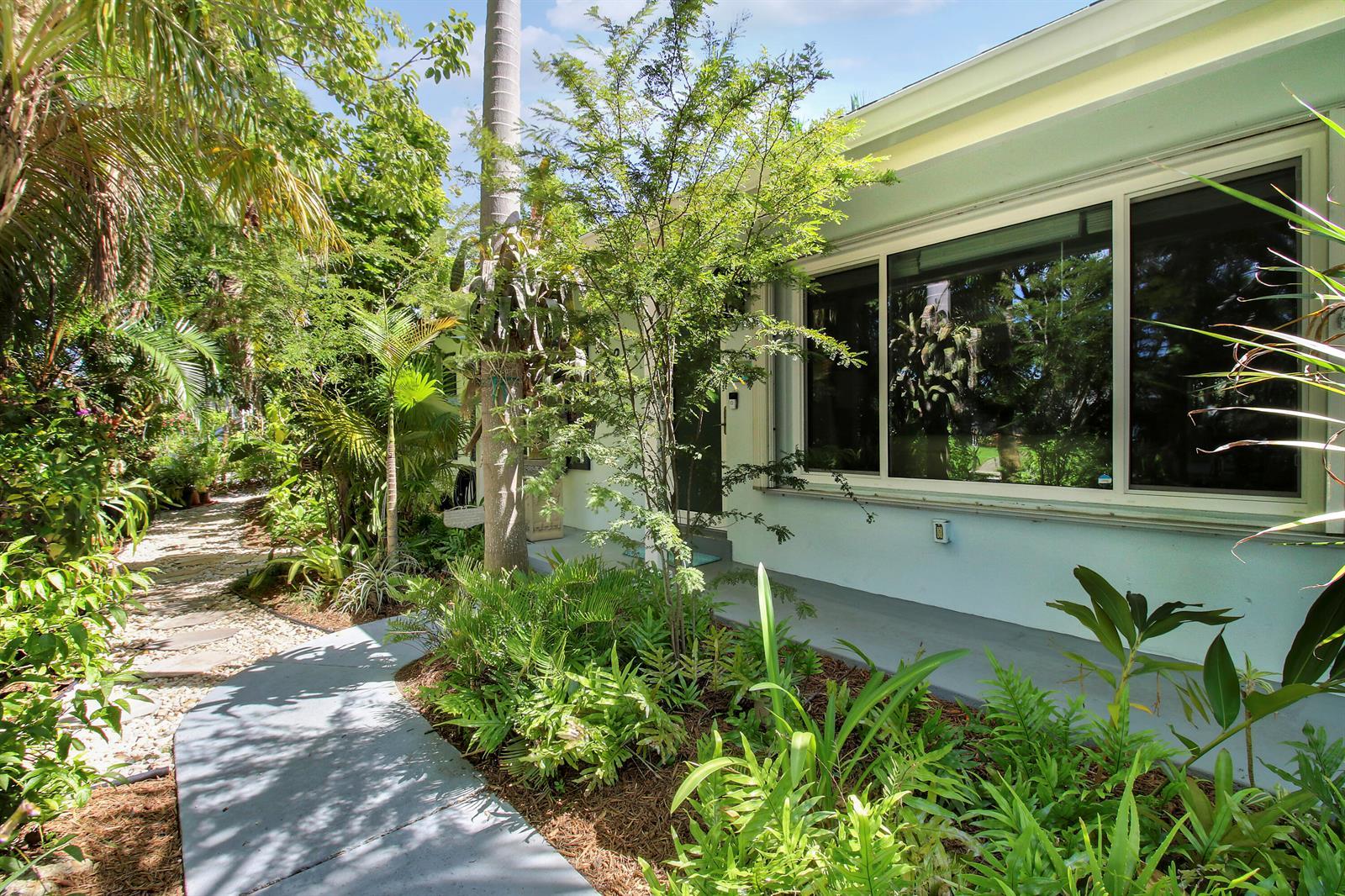 528 Driftwood Road, North Palm Beach FL 33408
