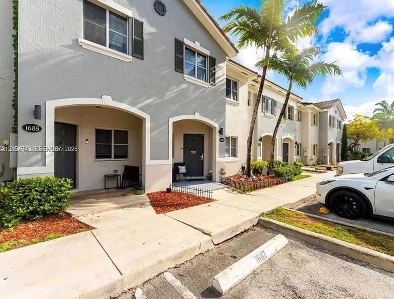 1687 SE 30th St, Homestead FL 33035