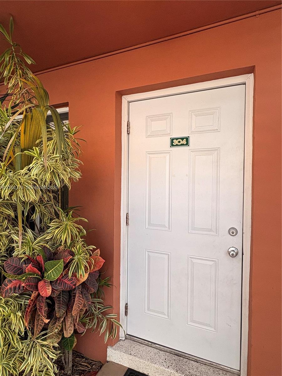775 W 29th St # 304, Hialeah FL 33012