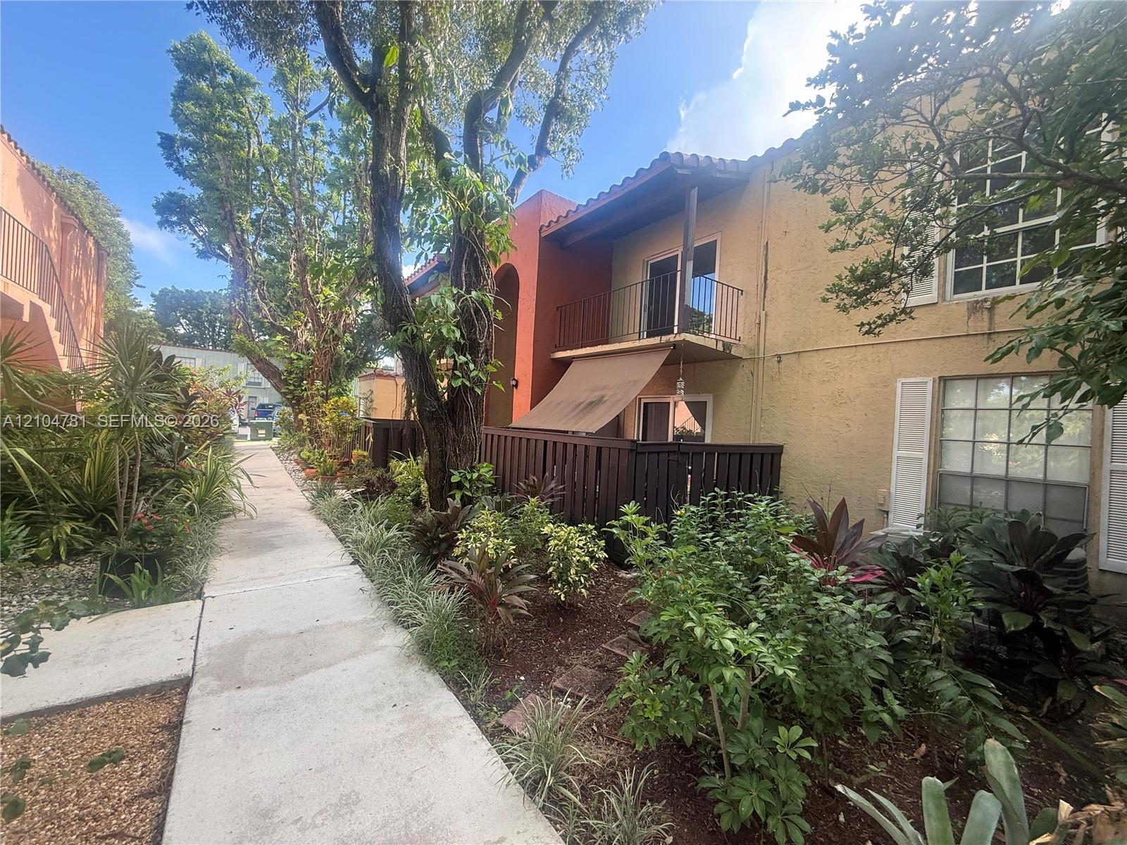 10762 N Kendall Dr # I16, Miami FL 33176