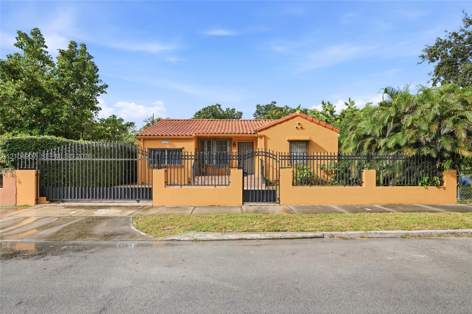2347 SW 18th St, Miami FL 33145