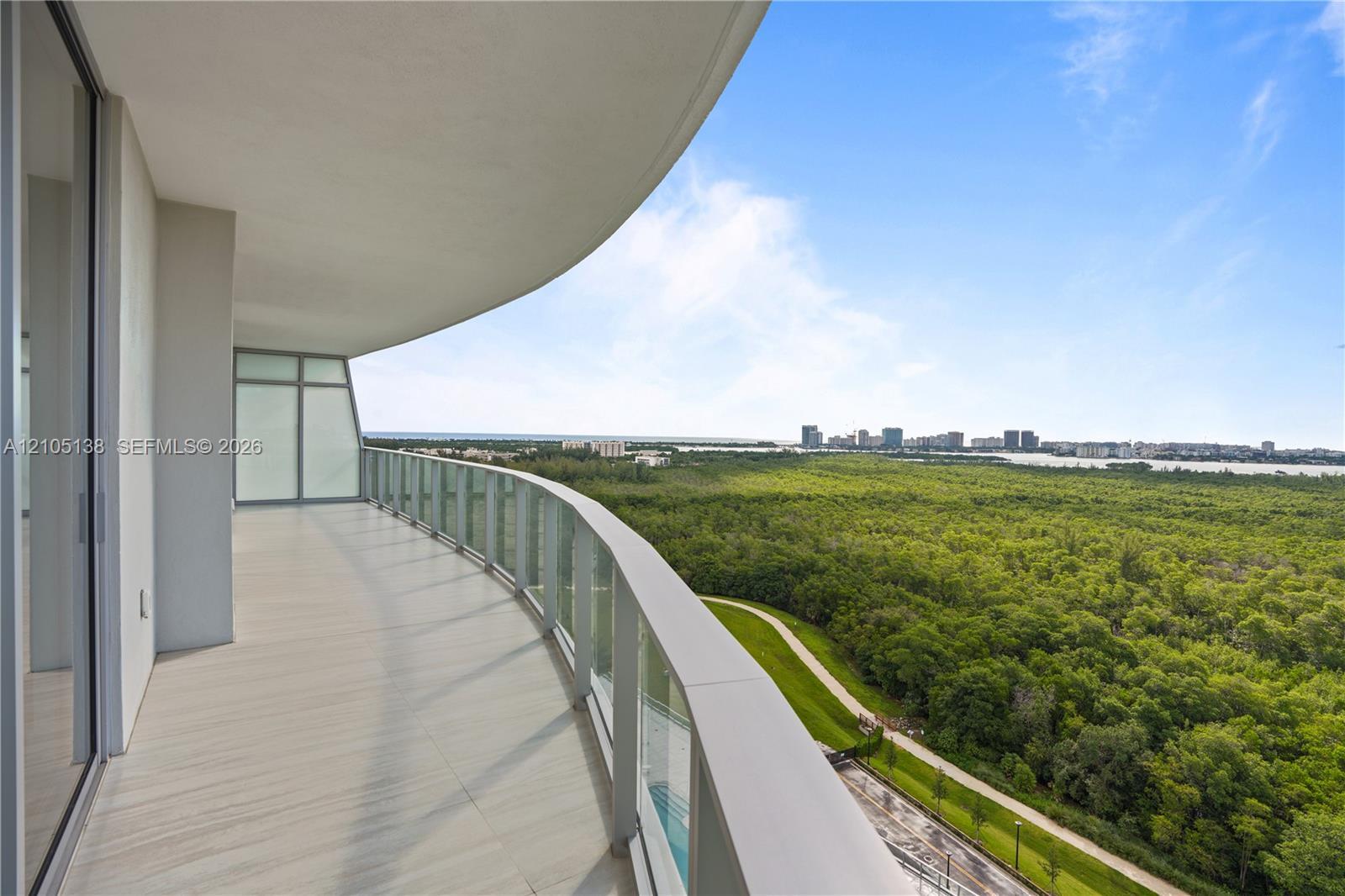 2411 LAGUNA CIRCLE # 1505, North Miami FL 33181