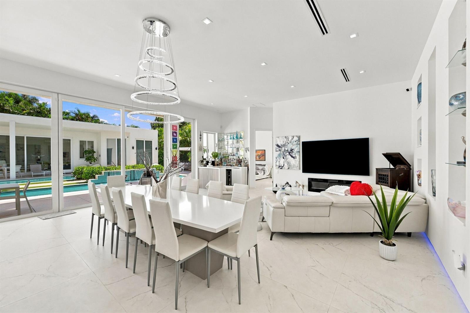 110 NE 16TH Place, Fort Lauderdale FL 33305
