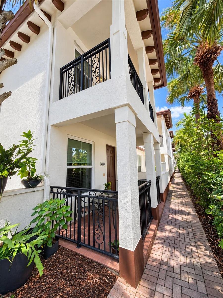 4618 Monarch Way, Coconut Creek FL 33073