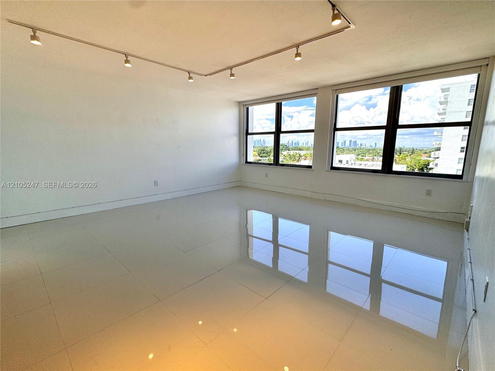 2899 Collins Ave # 904, Miami Beach FL 33140