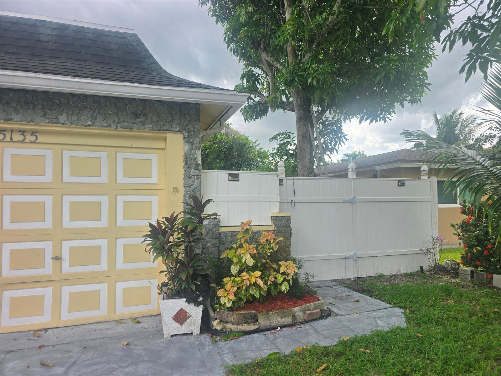 5135 SW 10th Street, Margate FL 33068