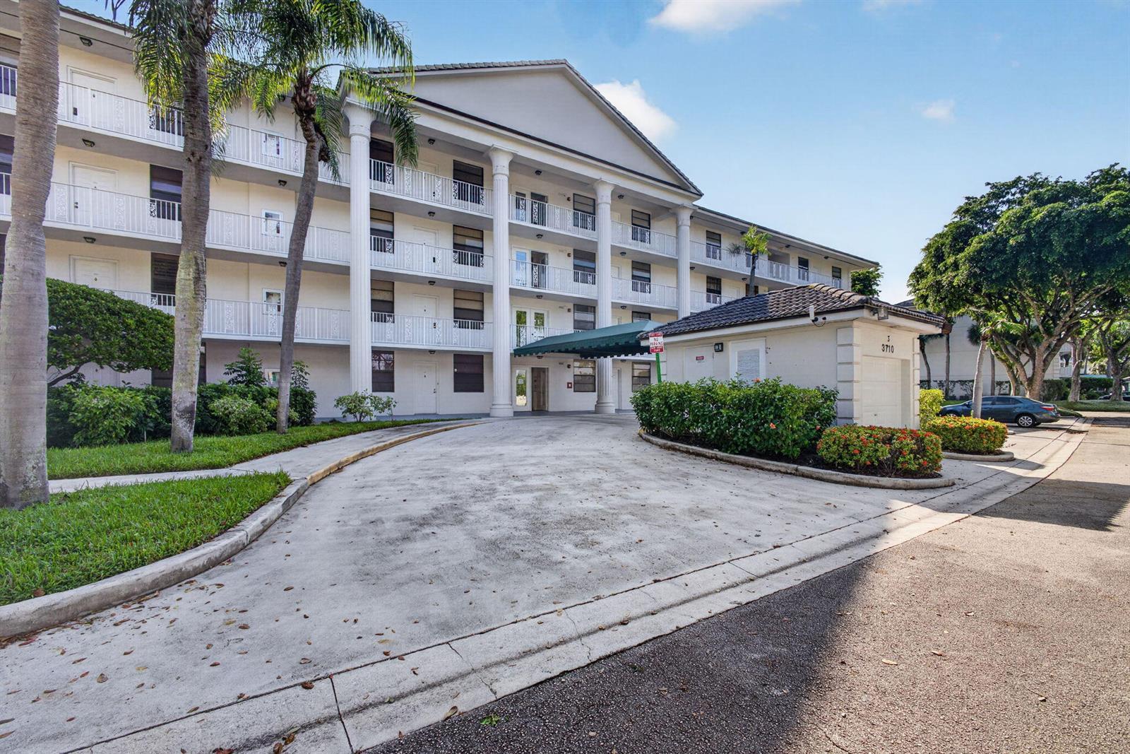 3710 WHITEHALL Drive # 401, West Palm Beach FL 33401