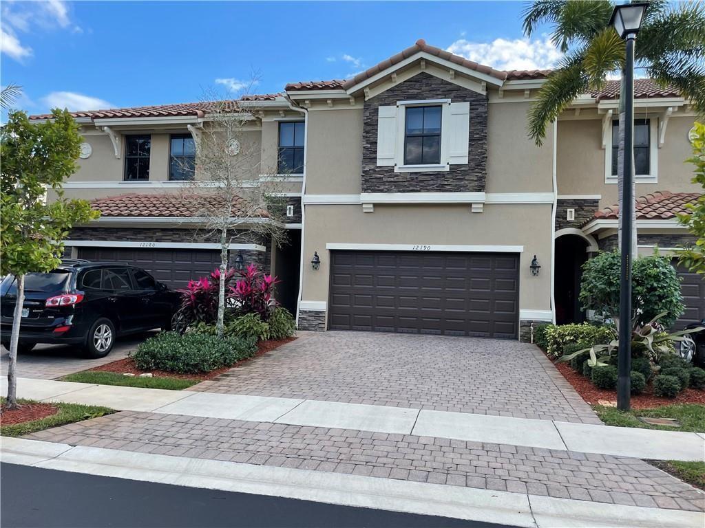 12190 VILLAGE Place, Davie FL 33325